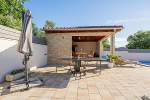 Villa Dora Murvica with Heated Pool for 6 Guests near Zadar