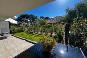 Villeneuve-Loubet Garden Level Apartment 4 Guests Swimming Pool