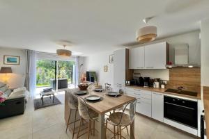 Villeneuve-Loubet Garden Level Apartment 4 Guests Swimming Pool