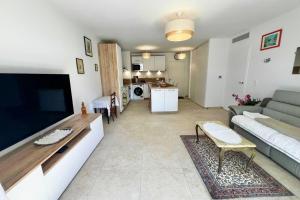 Villeneuve-Loubet Garden Level Apartment 4 Guests Swimming Pool