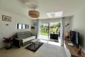 Villeneuve-Loubet Garden Level Apartment 4 Guests Swimming Pool