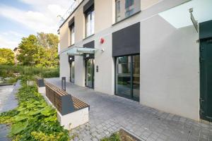 Black and Grey Studio for 2 People in Lublin Center by Noclegi Renters