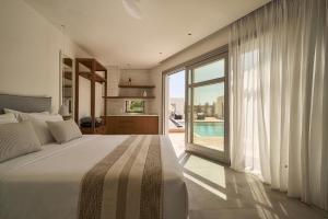 Ennea Villa, Pool, Whirlpool, Cinema Walk to Beach, By ThinkVilla