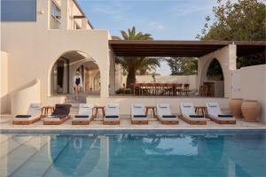 Ennea Villa, Pool, Whirlpool, Cinema Walk to Beach, By ThinkVilla