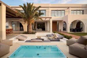 Ennea Villa, Pool, Whirlpool, Cinema Walk to Beach, By ThinkVilla
