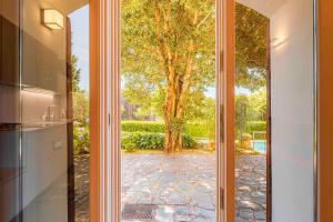 Villa Santa Chiara Lesa - appartamento vista lago con piscina