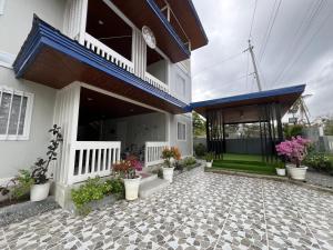 6 bedroom house, 200metres to Tondol Whitesand Beach