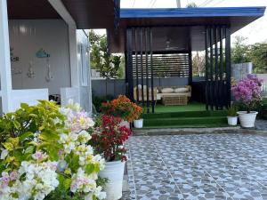 6 bedroom house, 200metres to Tondol Whitesand Beach