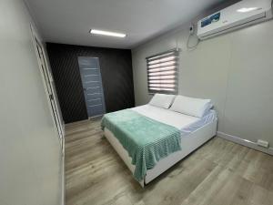 6 bedroom house, 200metres to Tondol Whitesand Beach