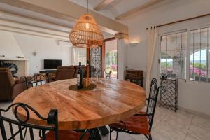Casa Nana by Aguilarent