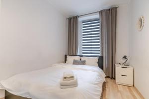 Dolnych Wałów Central Apartment by BookingHost