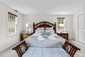 Cape Cod Retreat with Private Pool, Fire Pit & 4 Bedrooms in Massachusetts