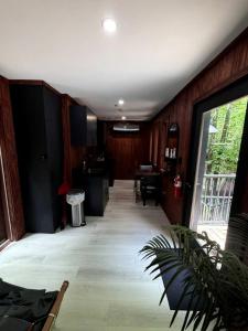 Luxury Creekside Treehouse Escape with Fire Pit in Brevard, NC