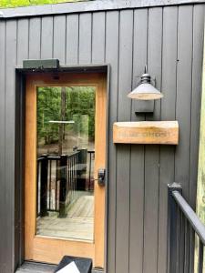 Luxury Creekside Treehouse Escape with Fire Pit in Brevard, NC