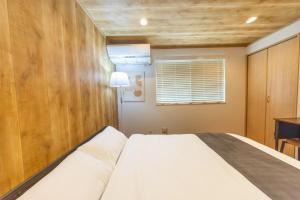 Newly Opened, View of Skytree from the bedroom, 5 mins by train to Skytree Station, 7 mins to the nearest station