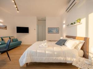 San Francesco Modern Loft with Private Parking