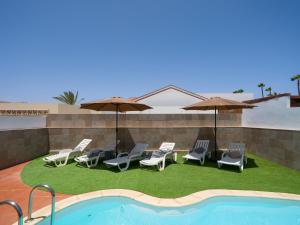3-BR, VILLA, private pool, in the heart of Corralejo!