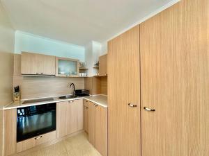 Modern One-Bedroom Apartment in Diamant by Menada
