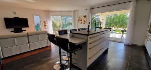 VILLA LA MAZAL, Bord de Mer, Piscine, Double Baignoire Balneo, Climatisation
