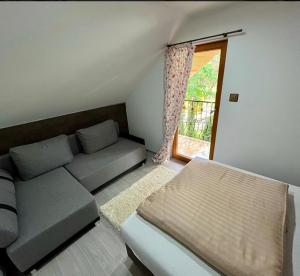 Zrub u Pongrácza v Panoráma Parku