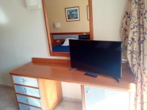 Double or Twin Room with Balcony room in Hostal Leo d'Or