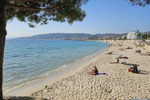 Your comfy stay in Juan-les-Pins beach & parking