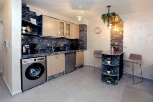 Nicoles Sunny Apartment Home2Host