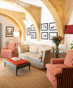Casa Mezzodì - Luxurious 18th C. Farmhouse with Gardens & Pool