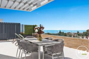 ViVi Homes - The Essence - Sea Views - Terrace - Pool - Gym