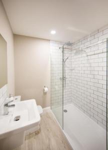 Bristol Airport rooms - Darlington arms - Bar & Food