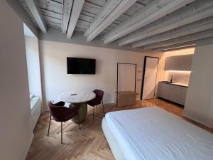 Brand-New Modern Studio Steps from the City Center