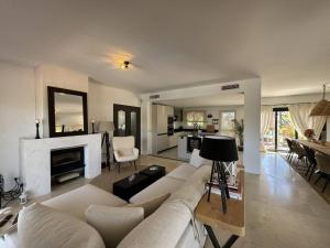 3308 Villa Oasis