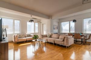 Modern Karpos Apartments