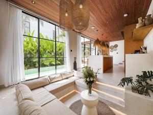 Casa Cemagi - Designer Villa with Gym & Rooftop Lounge