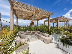 Casa Cemagi - Designer Villa with Gym & Rooftop Lounge
