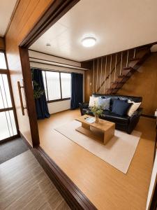 Private House -2 Bath 2 Toilet-4 min by train to Namba