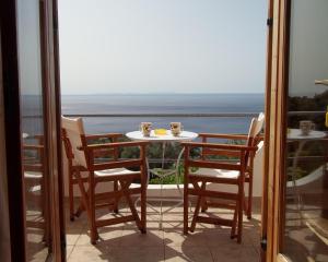 Zacharoula Rooms Ikaria Greece