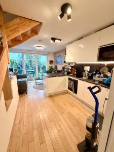 Duplex with garden, right next to Paris - Metro 11