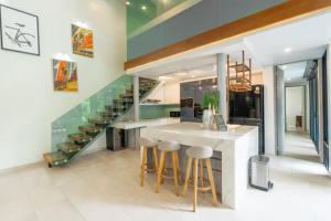 Bang Tao 4BR Fam Villa with Pool plus Gym and Restaurant