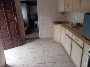 Stylish Secure 1-Bedroom Apartment in Springs, South Africa
