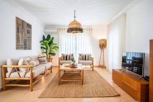 Villa Monte das Oliveiras with Private Pool