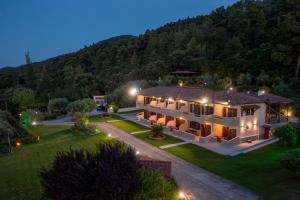 Elena Apartments & Studios