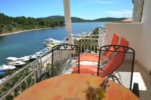 Vrilo Beachfront Small Cove Retreat