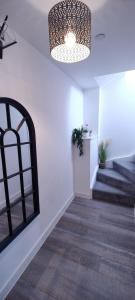 Bee Kinetic - Modern Penthouse Duplex WiFi Netflix with Paid Parking