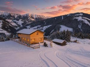 Hüttenurlaub in der Lipphütte in Rauris traumhafte Alleinlage mitten im Skigebiet & Wandergebiet