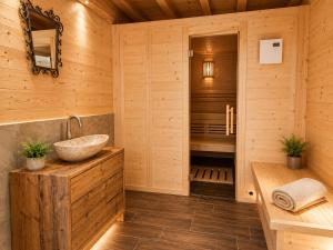 Hüttenurlaub in der Lipphütte in Rauris traumhafte Alleinlage mitten im Skigebiet & Wandergebiet