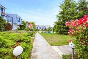5 min walk from the beach 3