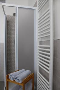 Isaccos Room - Pet-Friendly Studio Apartment near Alba