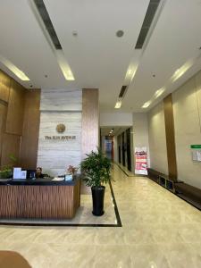Quiet 3-BR Apartment Near the City Center with City Views