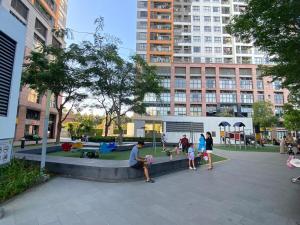 Quiet 3-BR Apartment Near the City Center with City Views